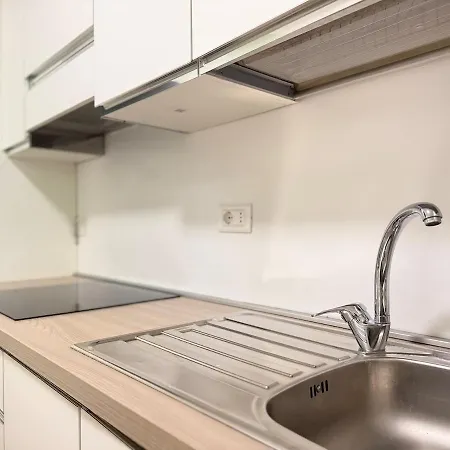 Modern 2bd Flat With Free Private Parking *